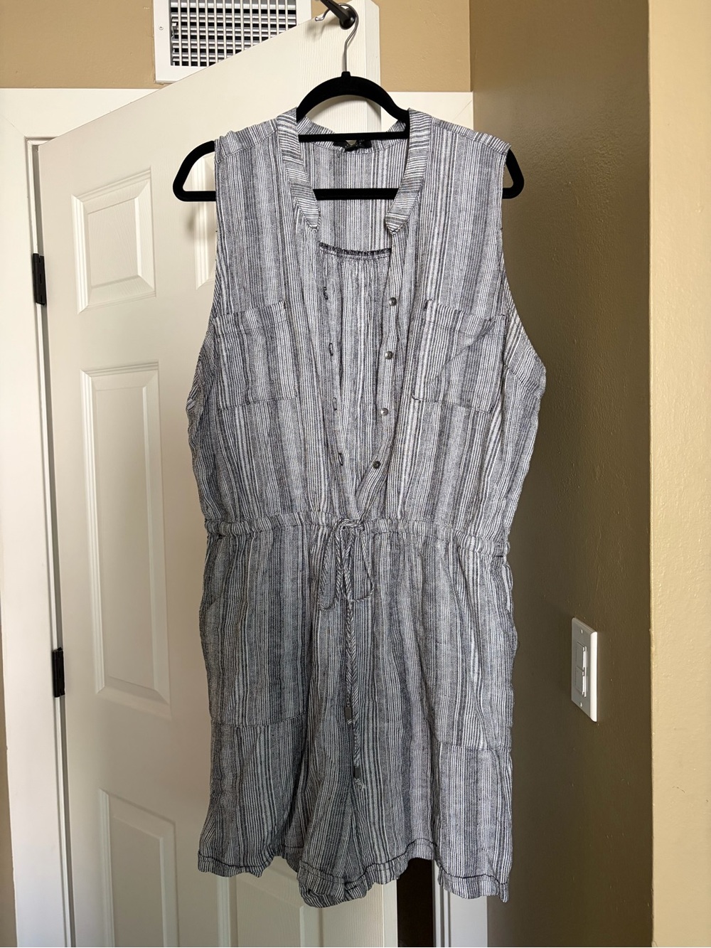 Striped Sleeveless Linen-Blend Romper - Gray